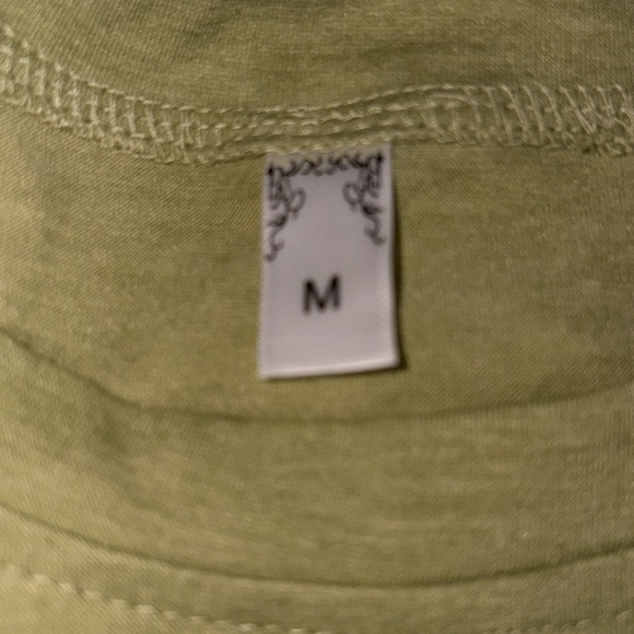 Green Long Sleeve Women's Top New - Picture 9 of 11